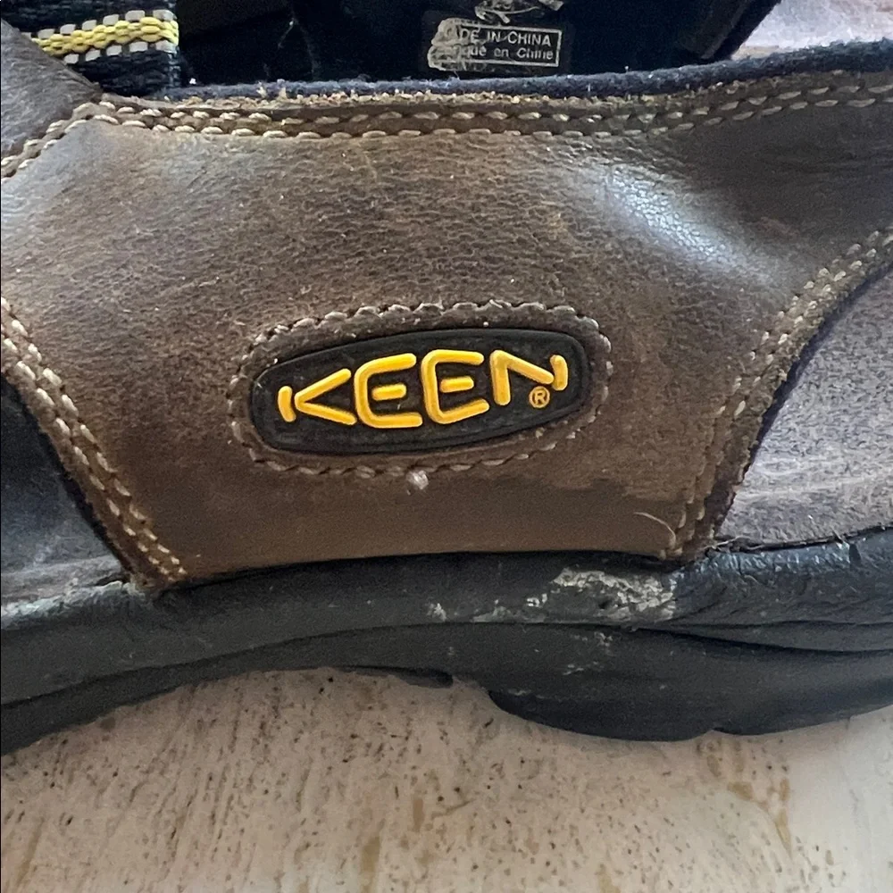 KEEN Newport Leather Water Sandals – Men’s 8.5–9 (Women’s 10–10.5) Brown